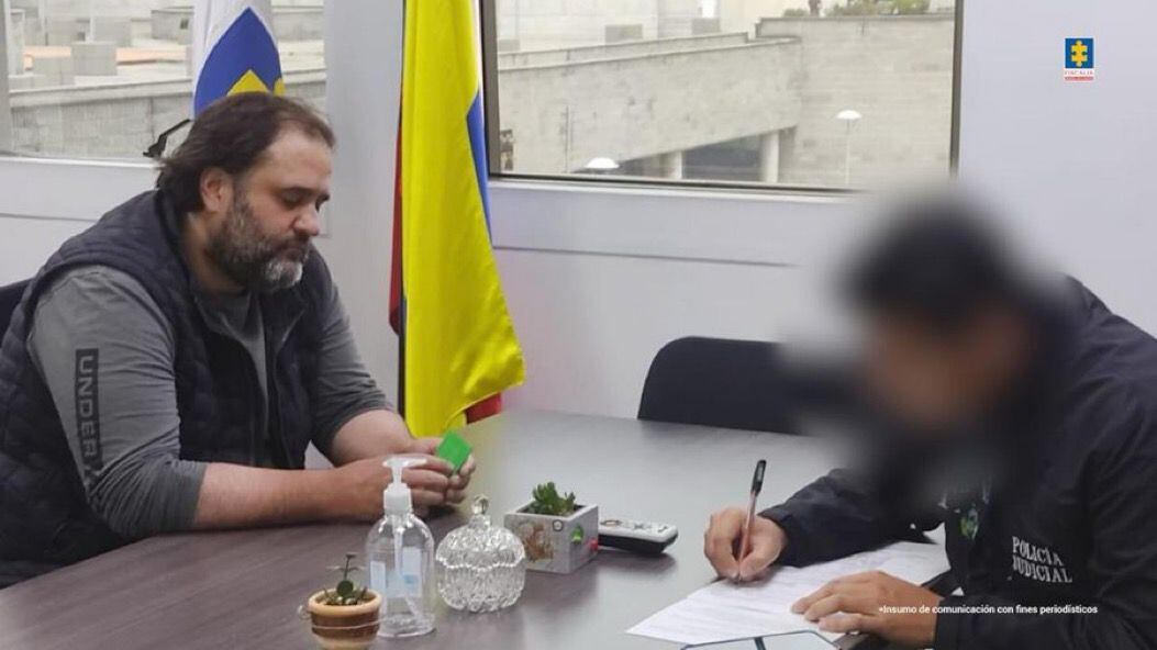 Entrega de Felipe Rocha ante la Fiscalía. Foto: Fiscalía