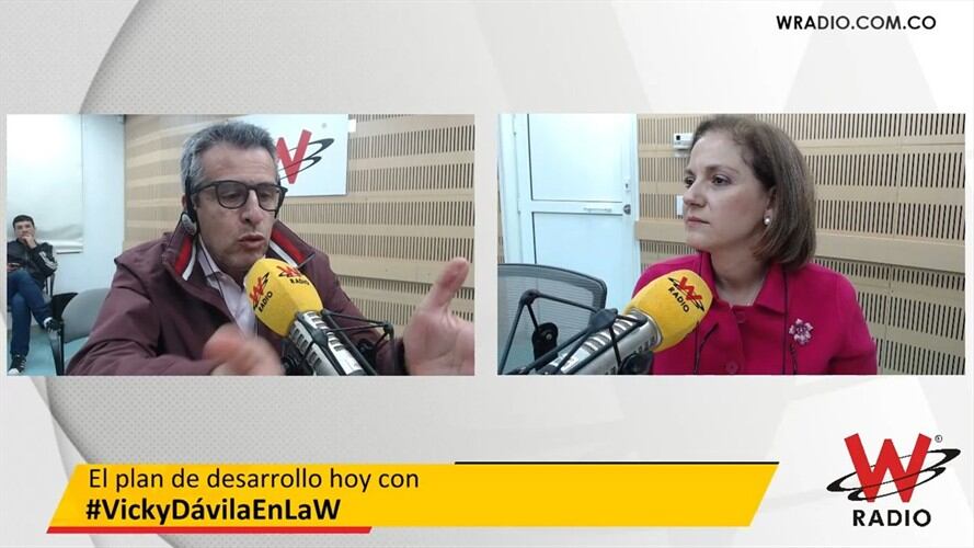 Debate plan de desarrollo, velasco y Guerra en La W . Foto: La WCon Vicky Dávila