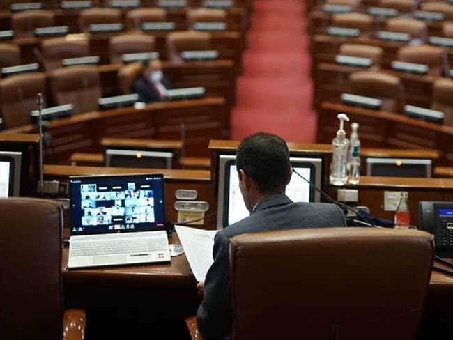 Congreso y Gobierno inician diálogo sobre propuesta de renta básica para 34 millones de colombianos. Foto: Colprensa