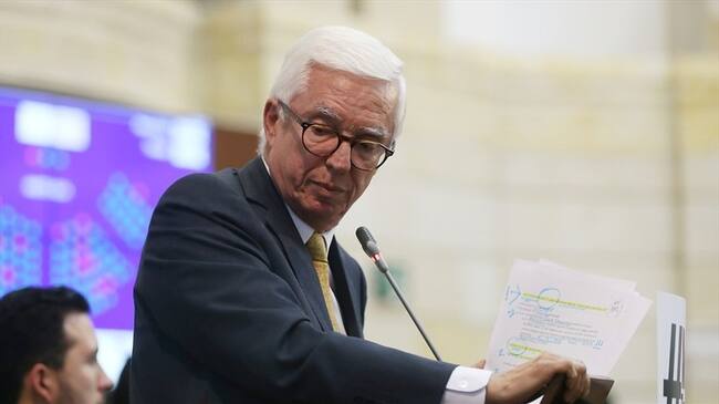 Un grupo de dirigentes políticos, entre los que se destaca el senador Jorge Enrique Robledo, envió una carta pidiendo la escisión voluntaria del Polo Democrático. Foto: Colprensa / CAMILA DÍAZ