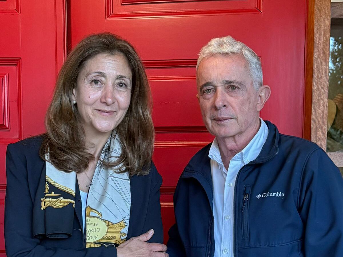 Ingrid Betancourt y Álvaro Uribe. Foto: W Radio