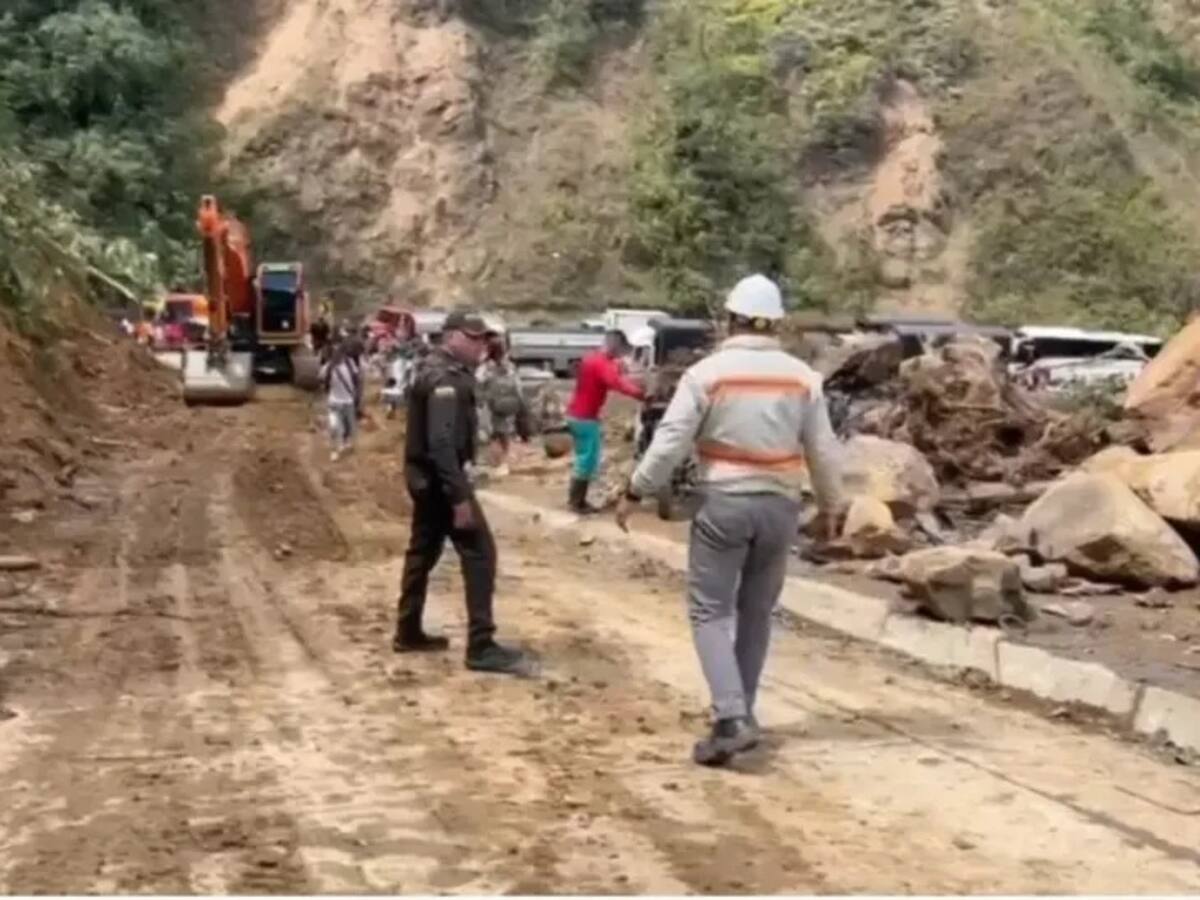 Cerca de 3000 viajeros se han visto afectados por los derrumbes en la vía entre Risaralda