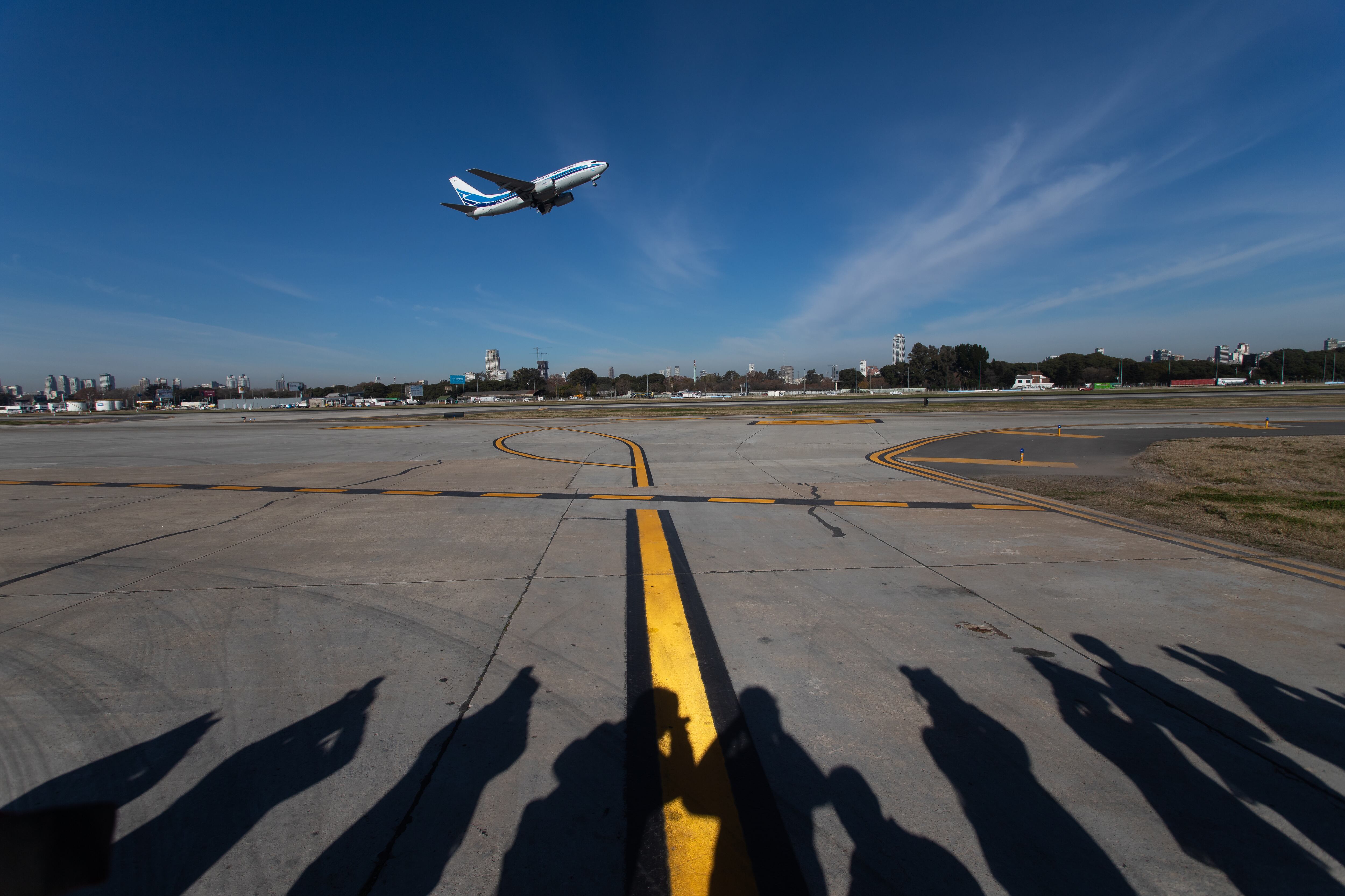 Imagen de referencia de un avión de Aerolineas Argentinas. (Photo by Matías Baglietto/NurPhoto via Getty Images)