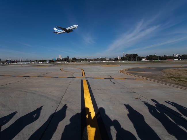 Imagen de referencia de un avión de Aerolineas Argentinas. (Photo by Matías Baglietto/NurPhoto via Getty Images)