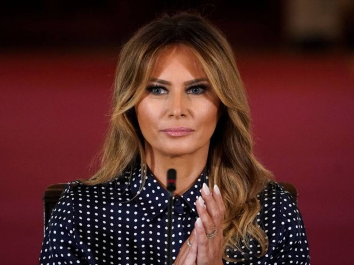 Melania Trump cancela un mitin por una "tos persistente" tras superar la COVID-19