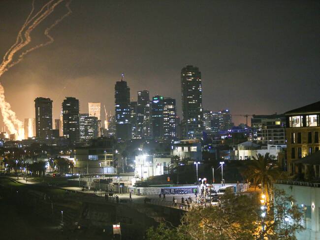 Impacto de misiles en Israel. Foto: Saeed Qaq/Anadolu via Getty Images.