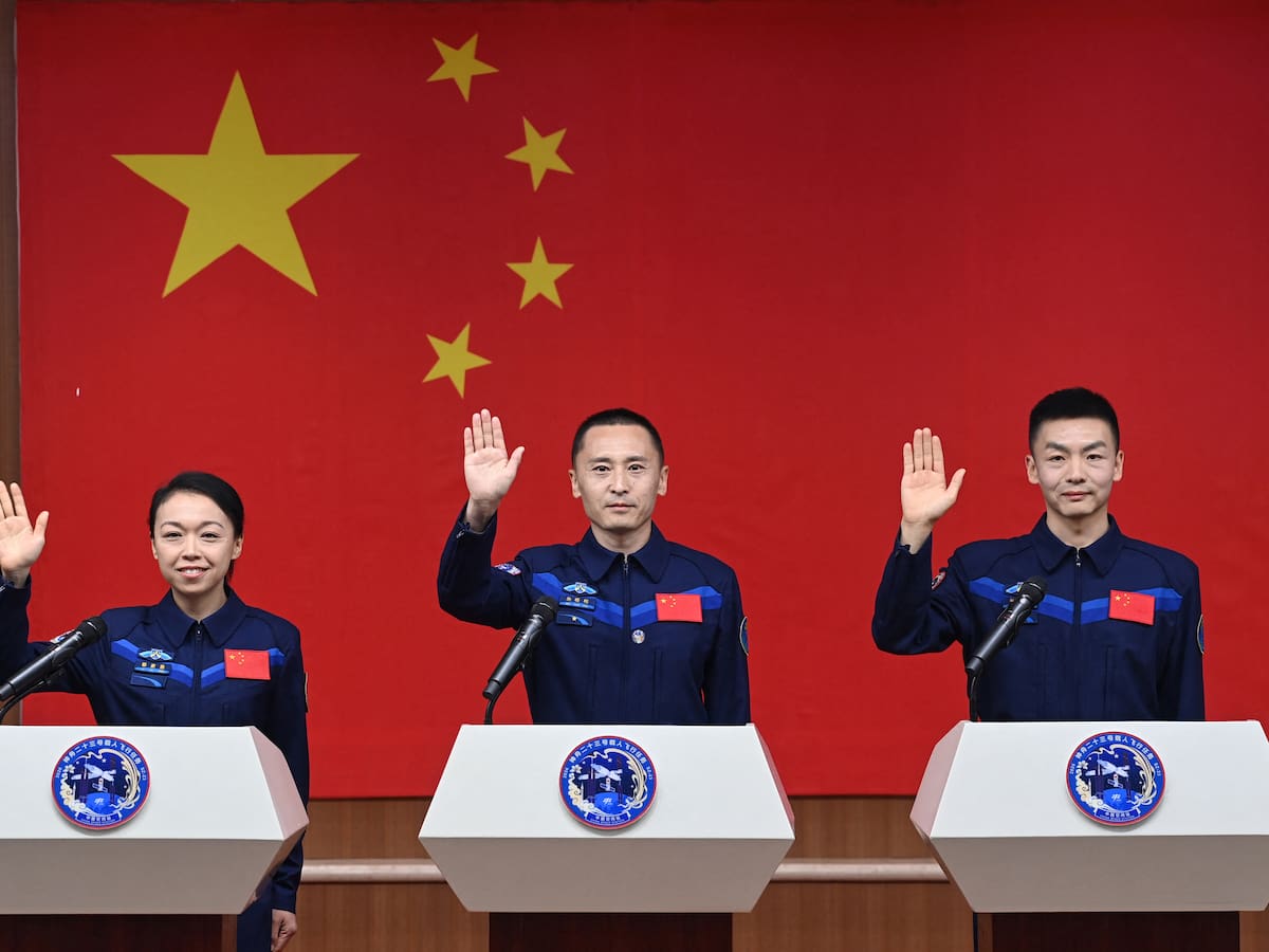 Misión espacial china despega con tres astronautas; uno de ellos pasará 1 año en órbita