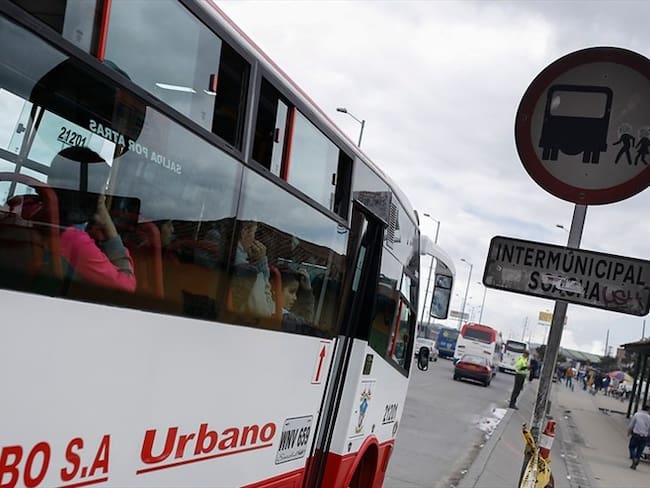 Serán siete municipios del Valle del Cauca los que participarán en los pilotos de transporte terrestre público entre los que se encuentran intermunicipal de pasajeros y especial.. Foto: Colprensa