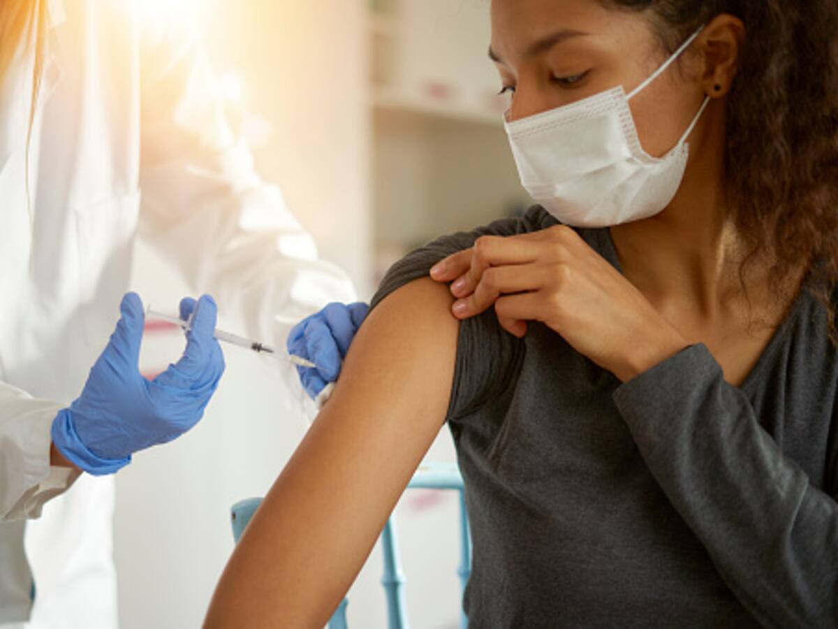Autorizan cuarta dosis de vacuna COVID-19 para pacientes con enfermedades autoinmunes y trasplantes