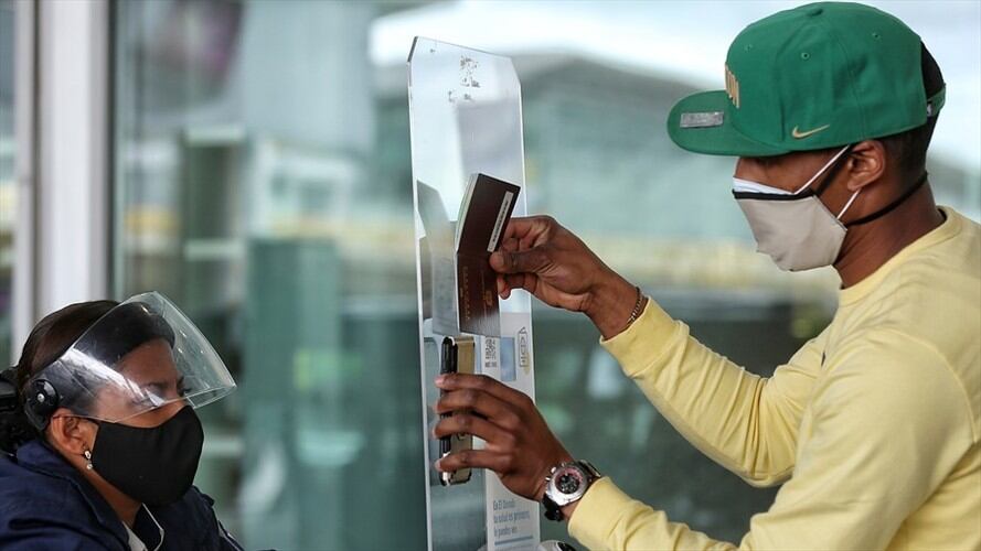 Quienes viajen a EE.UU. deberán presentar prueba COVID-19 negativa. Foto: Colprensa