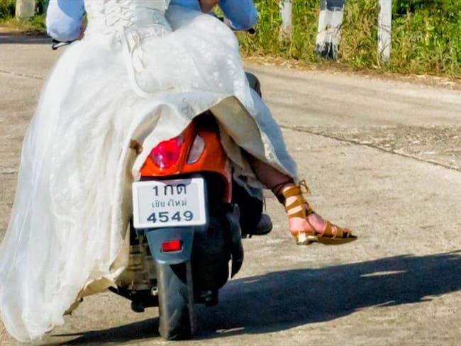 Foto de referencia de una novia en moto. Foto: Getty Images/Nathan Hutchinson
