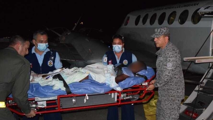 El menor permanece en la Unidad de Cuidados Intensivos de la Clínica Valle del Lili . Foto: Ejército Nacional