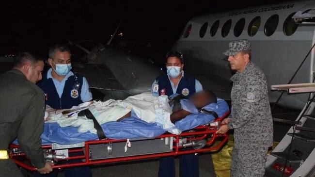 El menor permanece en la Unidad de Cuidados Intensivos de la Clínica Valle del Lili . Foto: Ejército Nacional