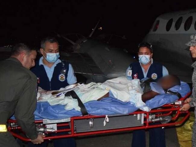 El menor permanece en la Unidad de Cuidados Intensivos de la Clínica Valle del Lili . Foto: Ejército Nacional