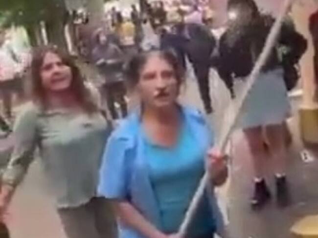 Pareja gay fue agredida con palos por habitantes de un barrio en Bogotá