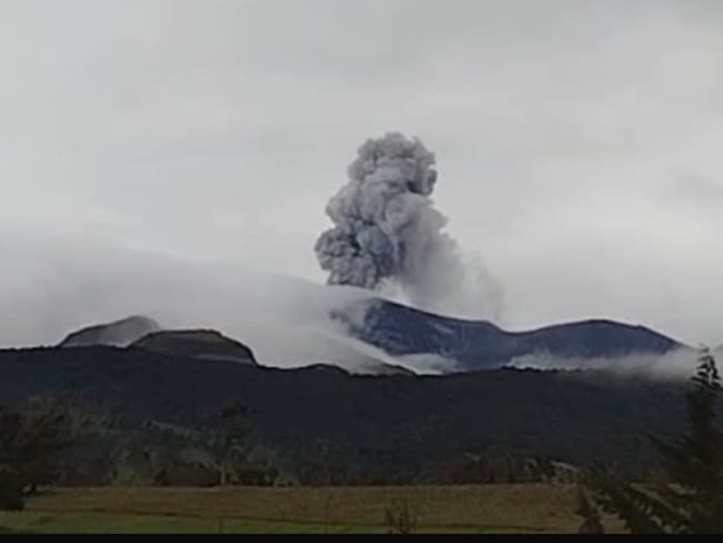 Estas son las medidas que adelantan autoridades ante alerta naranja en volcán Puracé: habla UNGRD