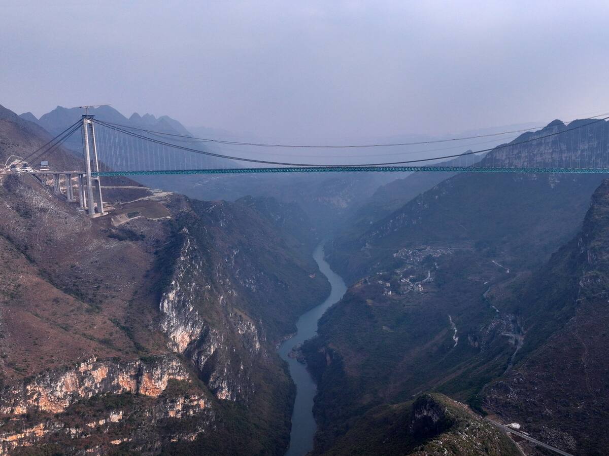 El puente más alto del mundo está en el cañón del río Beipan: ¿cuánto mide? Desafía la altura