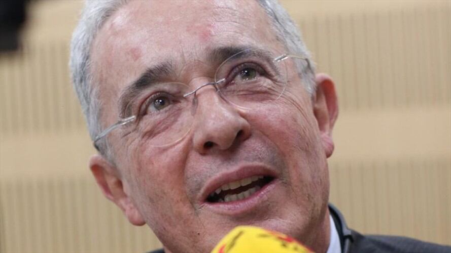 “Claudia López pidió cambios en el Metro para congraciarse con Petro”: Uribe. Foto: Redacción W Radio