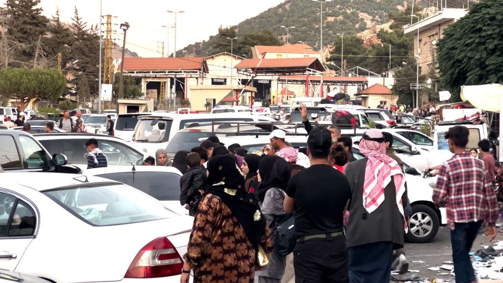 Personas ingresando a Siria desde el Líbano. I Foto: Hisham Hourani/Anadolu via Getty Images.