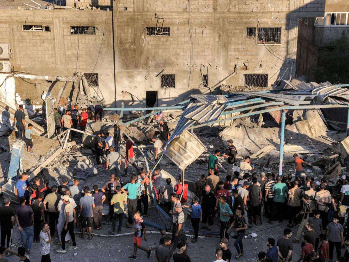 Bombardeo israelí contra una escuela deja 10 muertos en el centro de Gaza