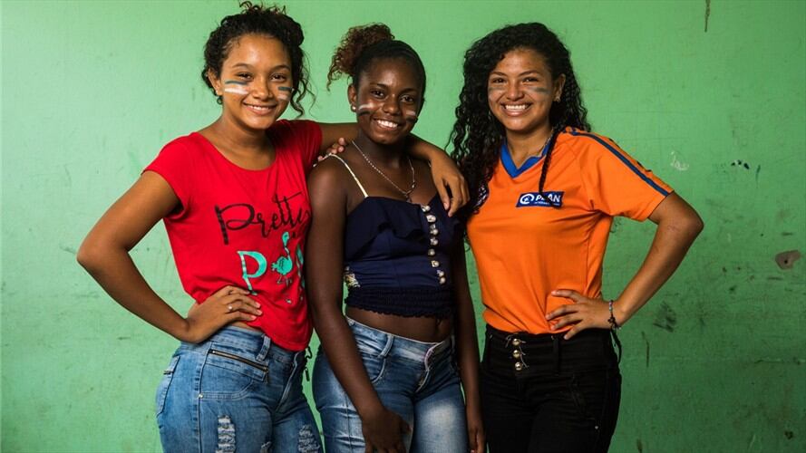 Las niñas hablan en voz alta. Foto: #AliadosW