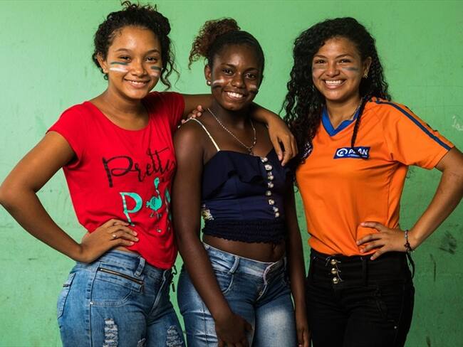 Las niñas hablan en voz alta. Foto: #AliadosW