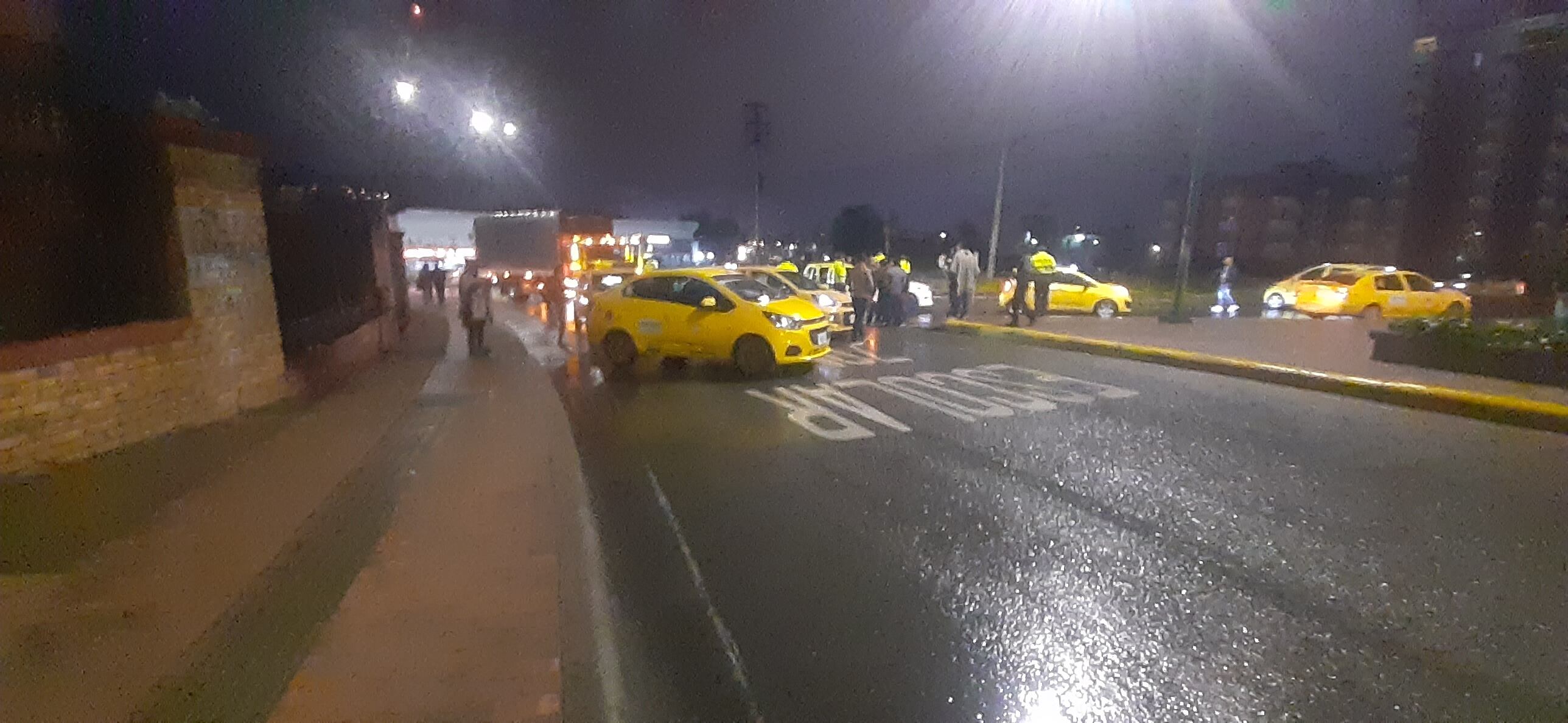 Paro de taxistas en Tunja, Boyacá. 22 de febrero de 2023. Foto: W Radio.