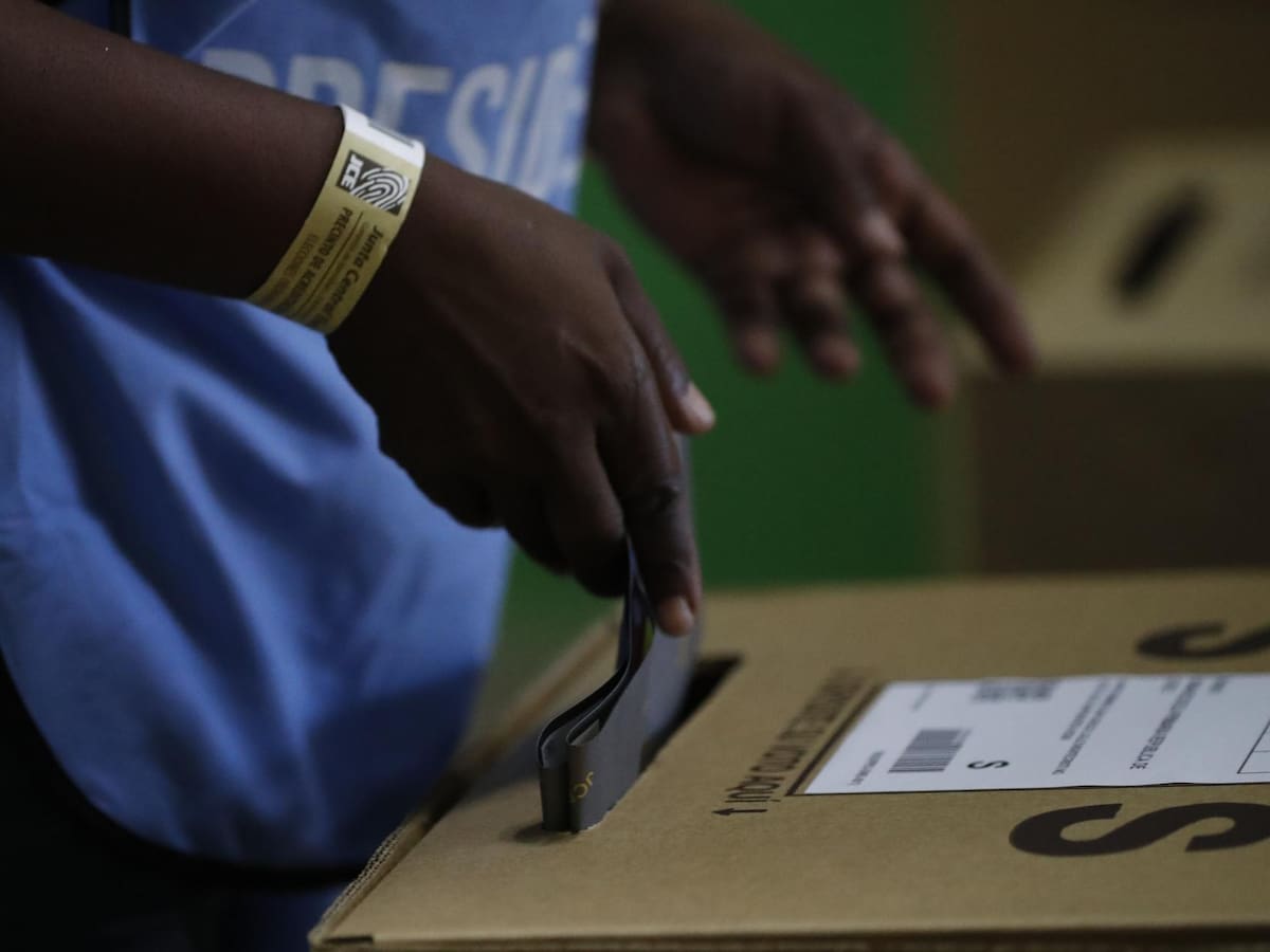 Cierran las urnas en comicios presidenciales y legislativos de República Dominicana