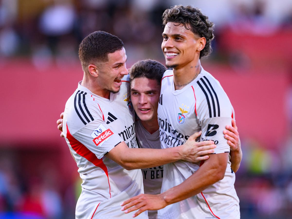 El Benfica de Richard Ríos y Mourinho goleó 3 -0 al AVS en la liga de Portugal