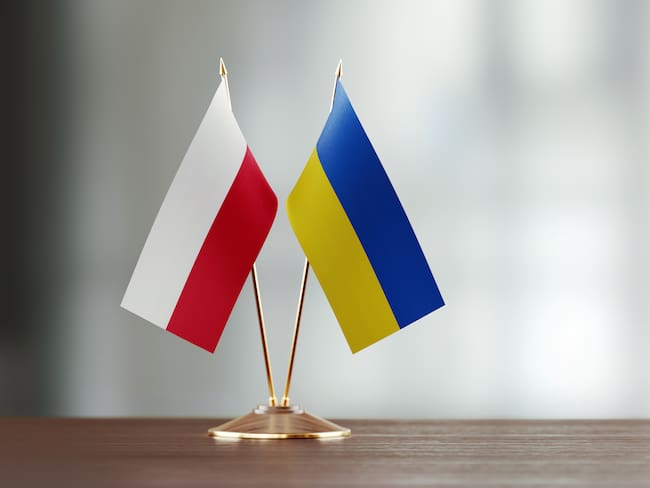 Banderas de Polonia y Ucrania imagen de referencia. Foto: Getty Images.