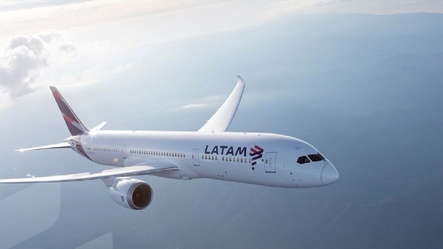 Latam Airlines informó que para el 2021 dará continuidad a su estrategia de crecimiento en el mercado colombiano. Foto: Facebook: Latam Airlines