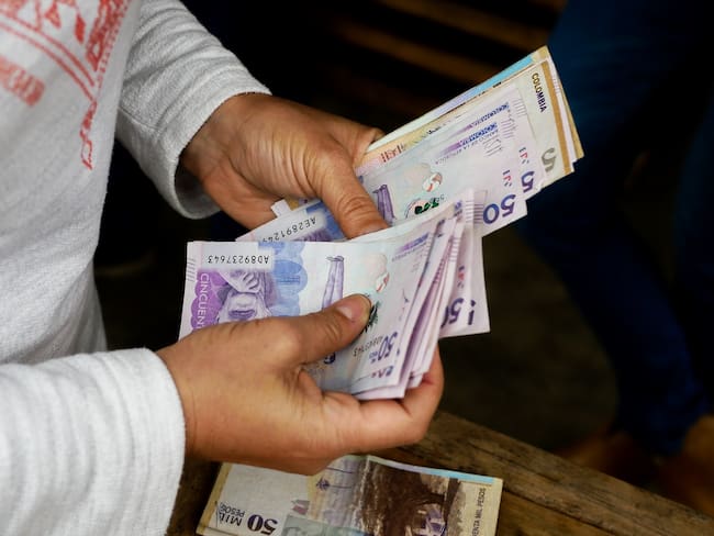 Imagen de referencia de dinero colombiano. Foto: Getty Images