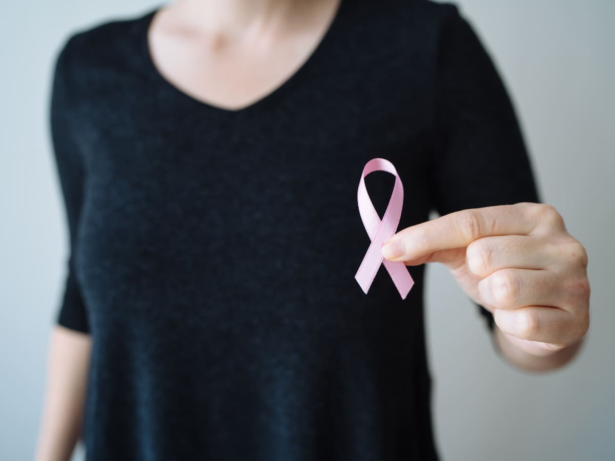 Un medicamento frenaría el 75% de los casos de cáncer de mama, según ensayo clínico