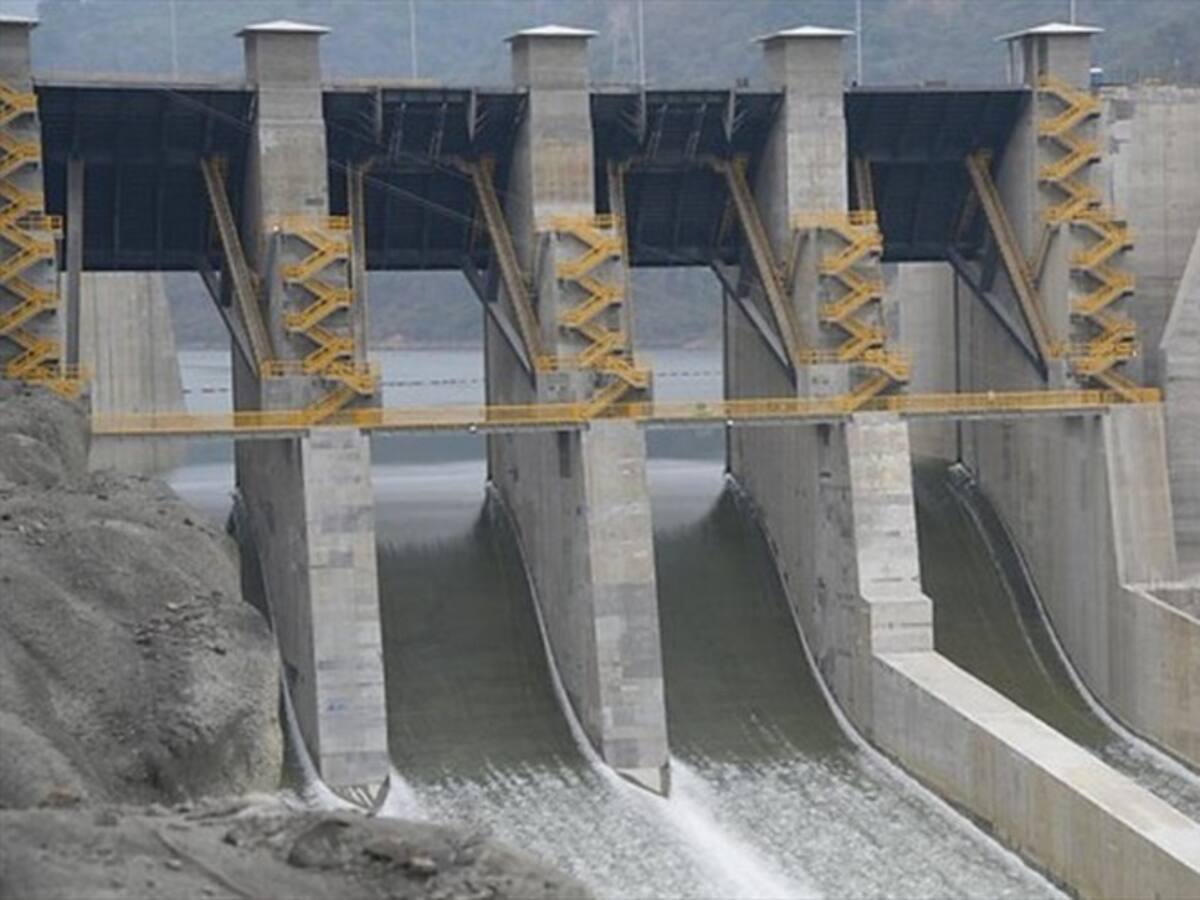 Evacuan Hidroituango por filtraciones de agua en el embalse