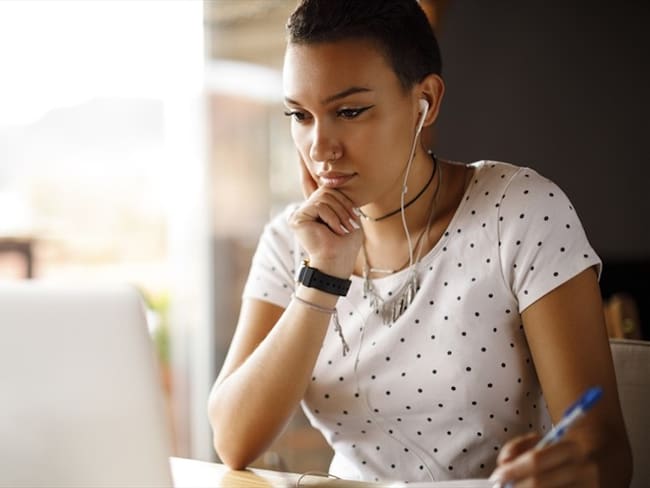 De esta manera podrá certificar sus prácticas laborales en su hoja de vida. Foto: Getty Images/ damircudic