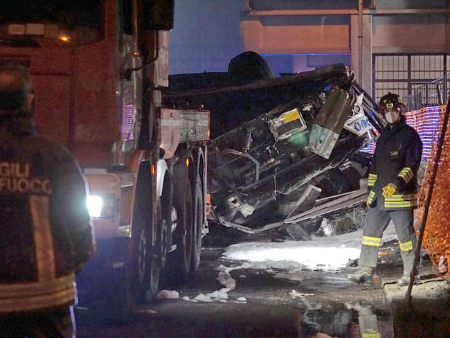 Grave accidente de bus al norte de Italia dejó más de 20 muertos