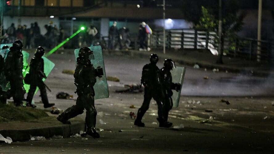 Tres miembros del Esmad son retenidos y golpeados en vías del Valle del Cauca. Foto: Colprensa