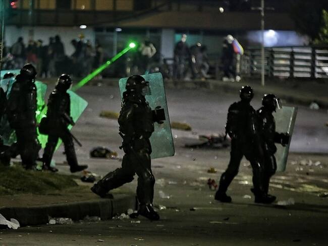 Tres miembros del Esmad son retenidos y golpeados en vías del Valle del Cauca. Foto: Colprensa