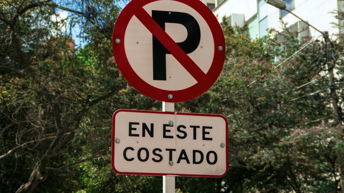 ¿Cuánto es la multa por mal parqueo en Bogotá en 2025? Categoría del comparendo y tarifas