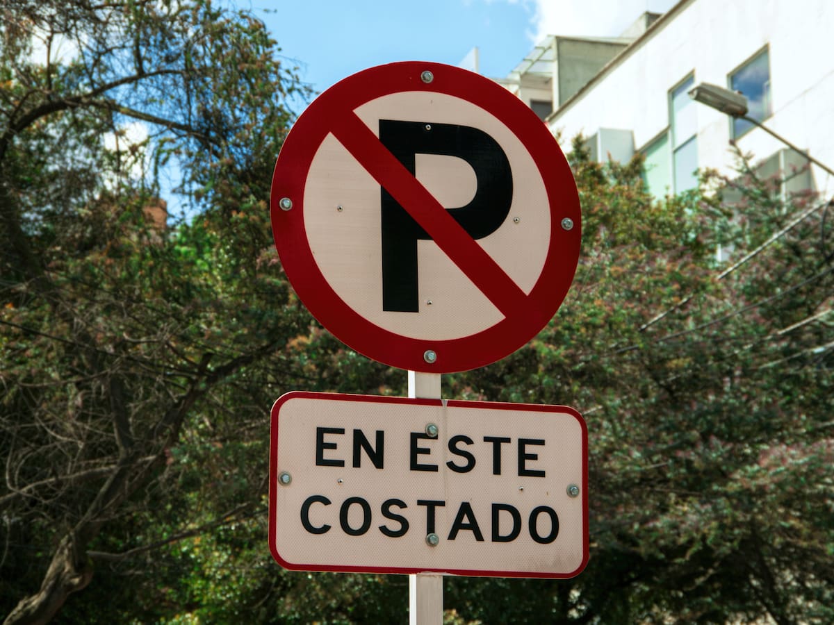 ¿Cuánto es la multa por mal parqueo en Bogotá en 2025? Categoría del comparendo y tarifas