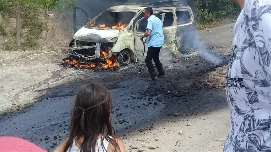 Incineran buseta en la zona del Catatumbo. Foto: Jhan Álvarez
