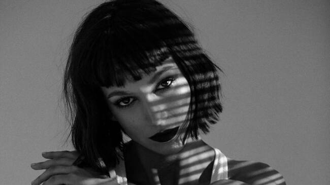 La actriz Úrsula Corberó publicó en su cuenta de Instagram una imagen en la que se muestra en topless. Foto: Instagram Úrsula Corberó