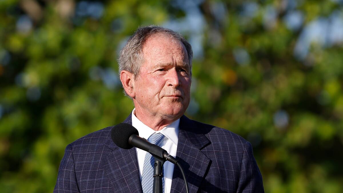 Embajador de Colombia en Washington condecoró a George W. Bush con la Cruz de Boyacá