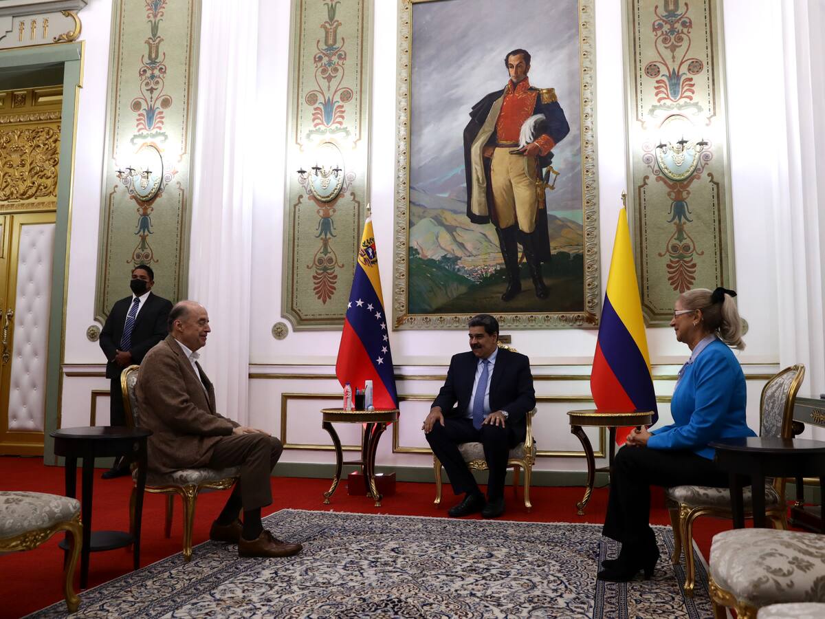 Reunión entre el canciller Álvaro Leyva y Nicolás Maduro: así fue el encuentro