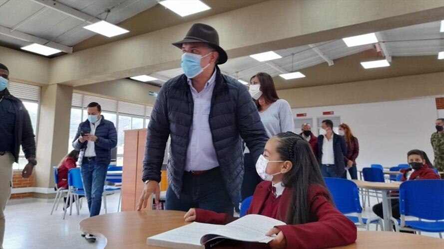 Dijo que hay departamentos del país que han llegado al 95% en el modelo de alternancia.. Foto: Metun