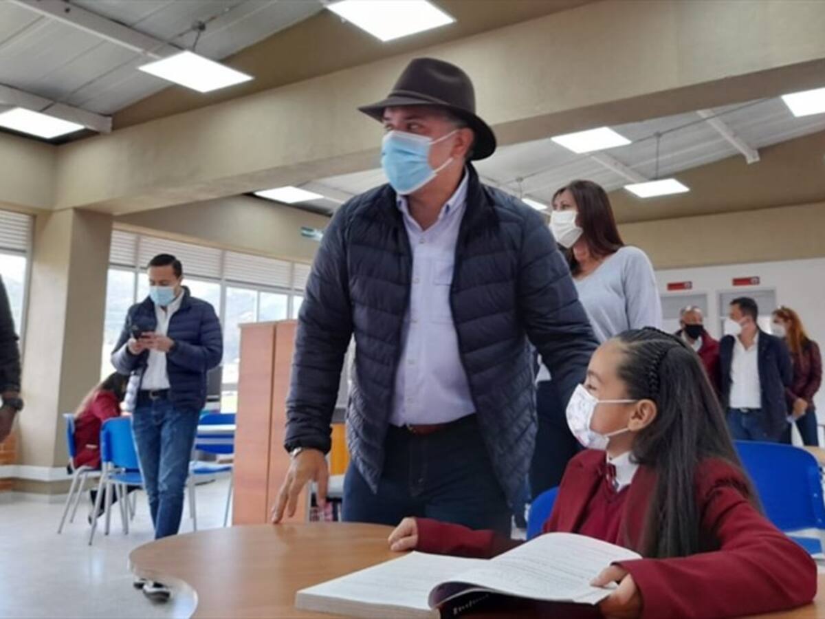 "Hay que seguir adelante con la alternancia educativa": Iván Duque