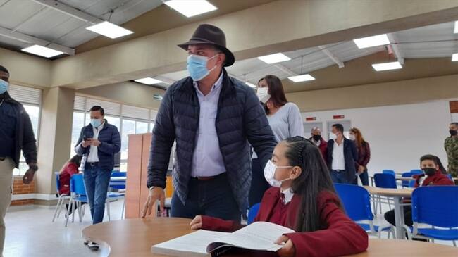 Dijo que hay departamentos del país que han llegado al 95% en el modelo de alternancia.. Foto: Metun