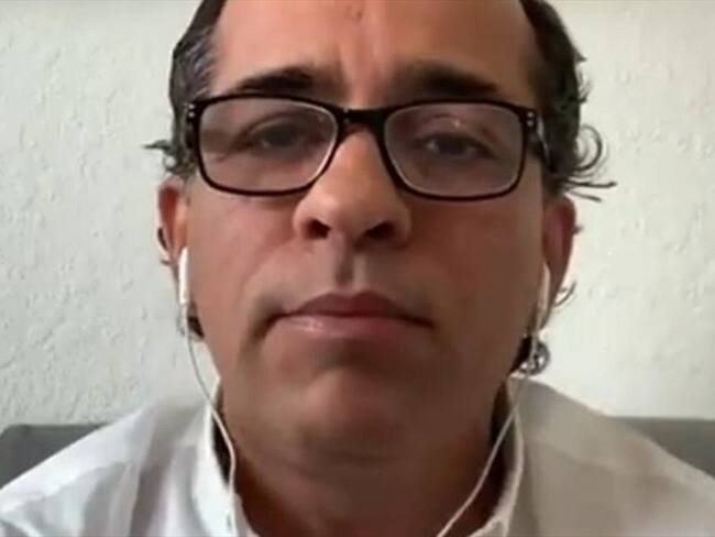 El senador Alexander López aclaró que el exalcalde no es considerado como sospechoso del asesinato de los dos líderes sociales. Foto: Twitter: @AlexLopezMaya