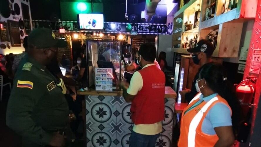 Un cierre temporal y tres preventivos por violación al toque de queda en Cartagena. Foto: Cortesía para Antonio Canchila