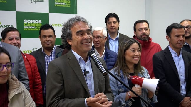 Sergio Fajardo seguirá solo en su carrera a la Presidencia de la República. Foto: Cortesía campaña de Sergio Fajardo